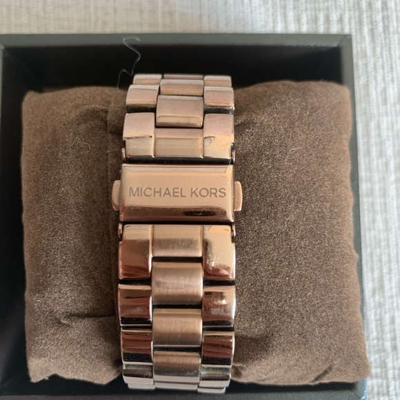 Michael Kors Watch - Picture 2 of 4